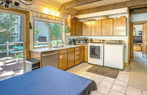 Christmas Valley House | 10 Mi to Lake Tahoe Beaches: Home w/Pool Table