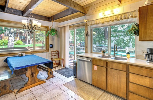 Christmas Valley House | 10 Mi to Lake Tahoe Beaches: Home w/Pool Table