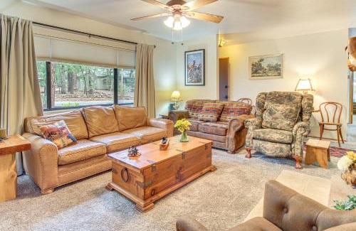 Pinetop-Lakeside House | 10 Mi to Show Low Pinetop-Lakeside Family Cabin!