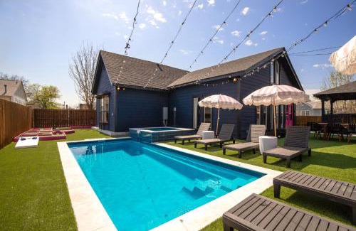 Jefferson House | 10 Min 2 Downtown, Heated Pool, Hot Tub, Putt Putt