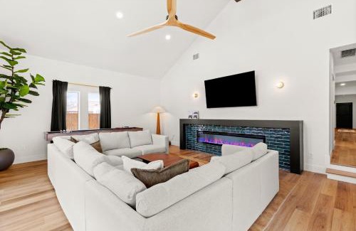 Jefferson House | 10 Min 2 Downtown, Heated Pool, Hot Tub, Putt Putt