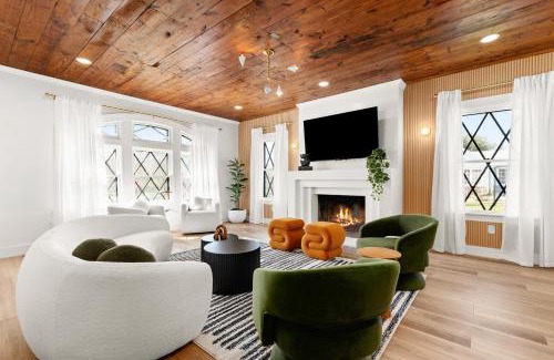 Jefferson House | 10 Min 2 Downtown, Heated Pool, Hot Tub, Putt Putt