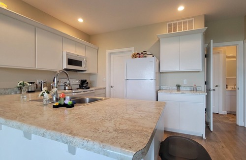 Jamesport House | 10 min from downtown Jamesport, MO