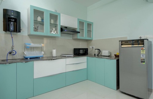 Chicalim Apartment | 10 min from GOI airport! Family sized apartment w/deck. Pool. Sauna. Wi-Fi.