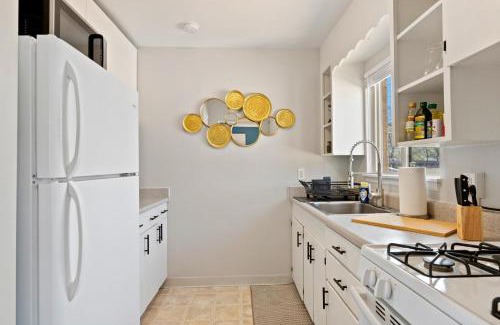 Golden Apartment | 10 min Red Rocks FAMILY FRIENDLY with Bike Storage