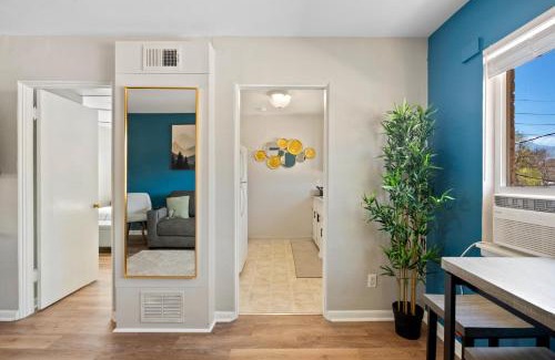 Golden Apartment | 10 min Red Rocks FAMILY FRIENDLY with Bike Storage