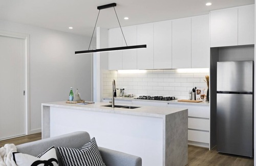 Greenvale House | 10 Min to Airport | Brand New Family 4BR House