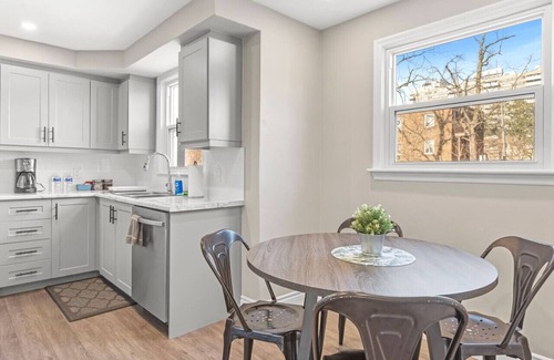Burlington Apartment | 10 min walk to DT, stylish, free parking | IOB1