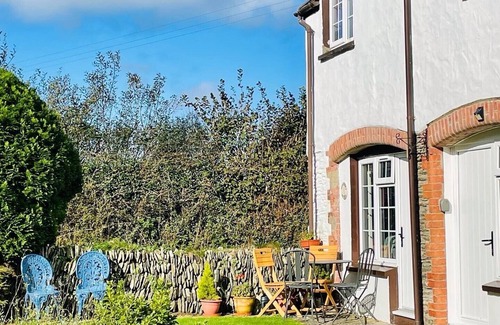Ilfracombe Cottage | 10 mins drive to beaches and harbour.Idyllic location.Pub nearby. Dog friendly