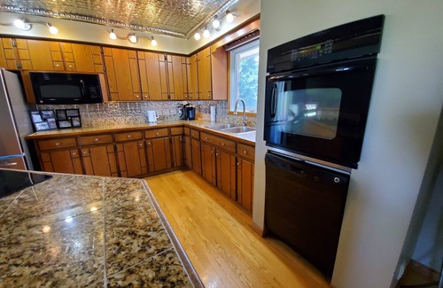 Dashwood Villa | 10 mins from Grand Bend Beach
