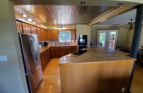 Dashwood Villa | 10 mins from Grand Bend Beach