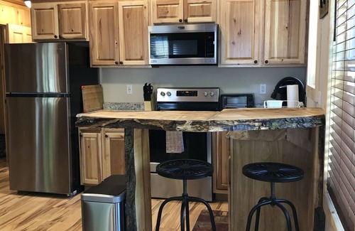 Laurens Cabin | 10 MINS to ASV, 20-25 MINS to CDP. Newly Renovated 2021/borders State Park