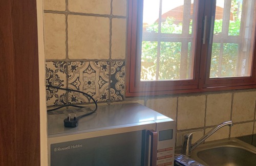 Kisutu Bed & Breakfast | 10-minute walk to the beach! 2-bed house with a kitchen and bathroom.