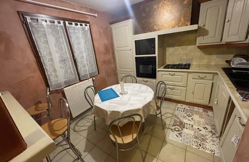 Ruy-Montceau House | 10 minutes from downtown and the train station; reverse duplex awaits you!