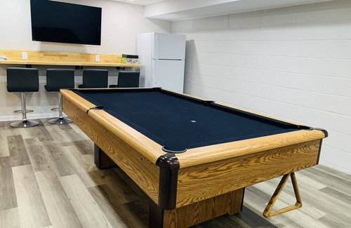 Toledo House | 10 minutes from Downtown Toledo! Cozy 2bed, 2bath, game room, propane fire pit