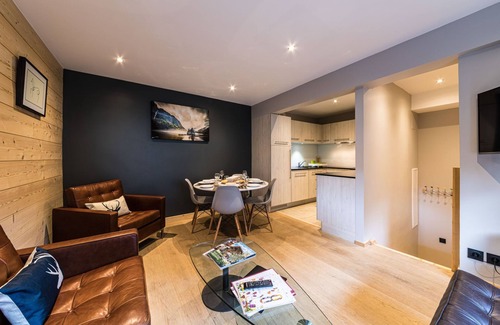 Morzine Apartment | ❄️🌞10 minutes from skiing -Stylish 2 bed flat with free ski bus & boot warmers