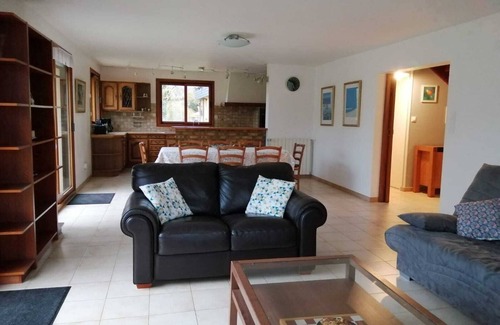 Pludual House | 10 minutes from the beach, country gîte for 2 to 12 people