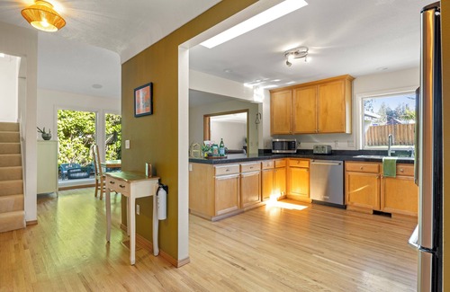 West Haven-Sylvan House | 10 minutes to downtown, Nike+Intel