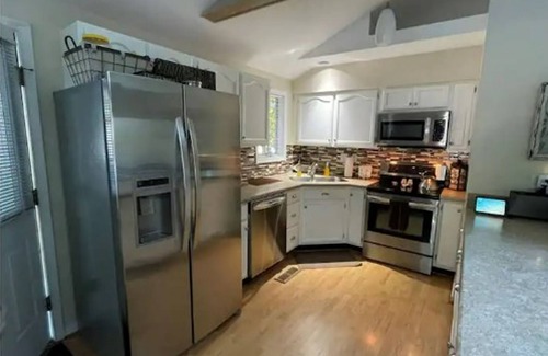 Ocean Pines House | 10 minutes to Ocean/beaches, stylish, inviting home on a quiet tree-lined street
