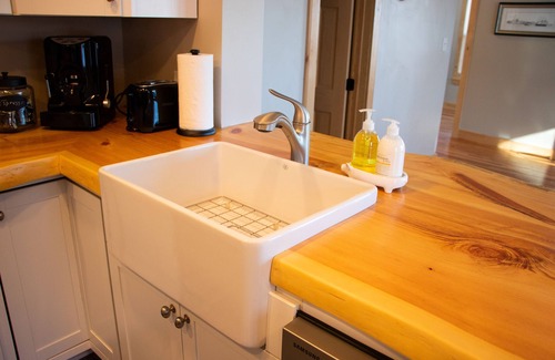 Bethel House | 10 Minutes to Sunday River and Walking Distance to Bars & Restaurants