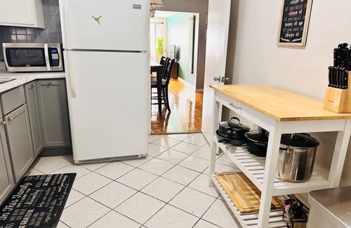 Rogers Park Apartment | 10 minutes to the lake! Family-sized Apt with free parking.