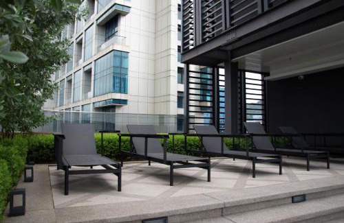 Sungai Penchala Apartment | 10 Mossaz skypool 5mins to 1U and Ikea atEmpire City by Light House
