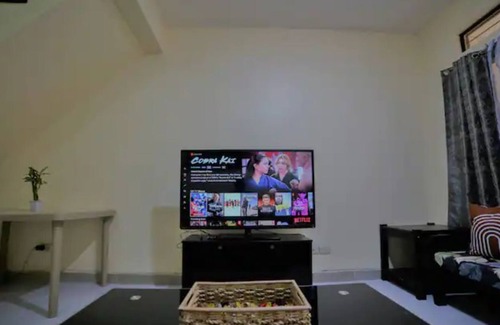Las Pinas House | 10 Pax Home near Sipag Villar w Netflix Videoke