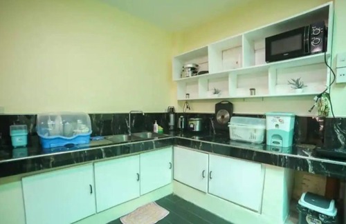 Las Pinas House | 10 Pax Home near Sipag Villar w Netflix Videoke