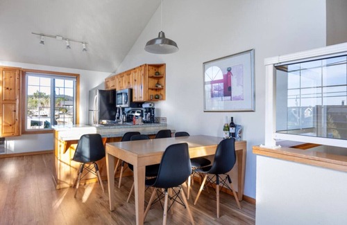 Downtown Cannon Beach Cottage | 10 Pelican View: Coastal Charm | Walk to Beach | Dog-Friendly