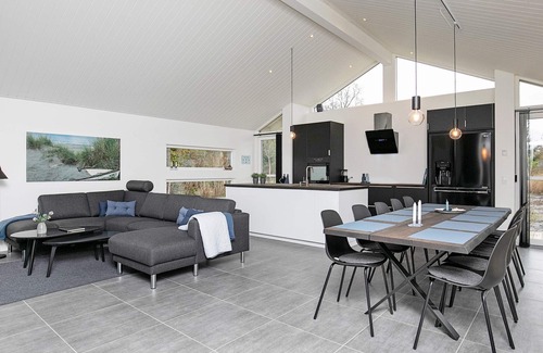 Bratten Strand House | 10 person holiday home in Jerup