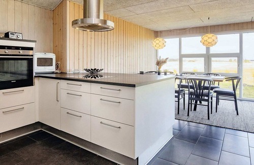 Hou House | 10 person holiday home in Hals