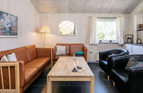 Hou House | 10 person holiday home in Hals