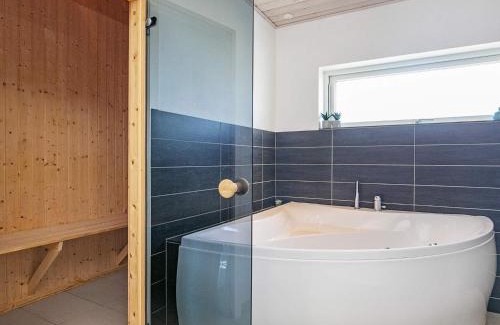 Nørre Lyngby House | 10 person holiday home in L kken