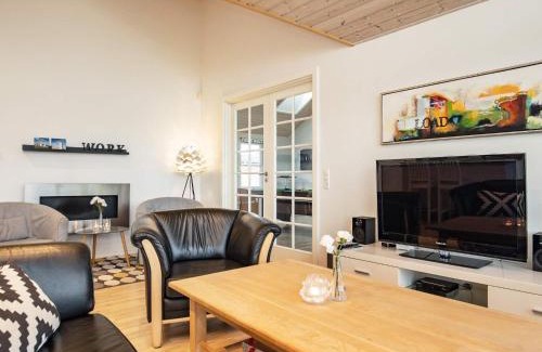 Nr. Lyngby House | 10 person holiday home in L kken