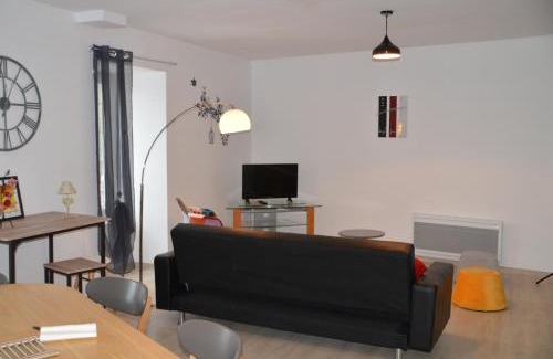 Mauleon Apartment | 10 rue du renard