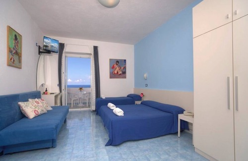 Forio Bed & Breakfast | 10 sets 5 minutes from the sea with breathtaking views, pool, wifi and parkingnn