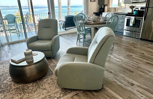 Capitola Condo | 10 Steps to the Sand…Capitola Beach Front at the mouth of the Wharf-Pet Friendly