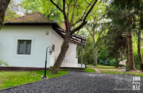 Balatonakarattya House | 100 éves ház