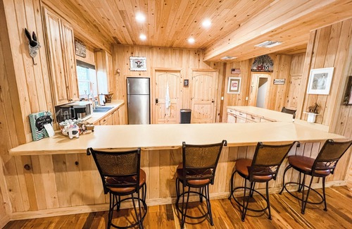 Pasco County House | 100-Acre Private Getaway - Pool, Pickleball & Basketball Court!