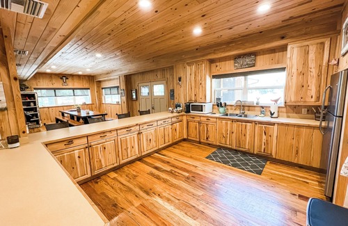 Pasco County House | 100-Acre Private Getaway - Pool, Pickleball & Basketball Court!