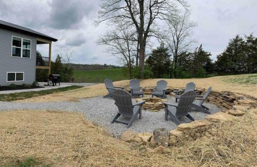 Williamstown House | 100 Acre Relaxing Retreat Near Ark- The Woodlands