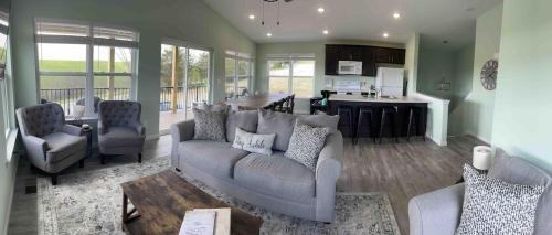 Williamstown House | 100 Acre Relaxing Retreat Near Ark- The Woodlands