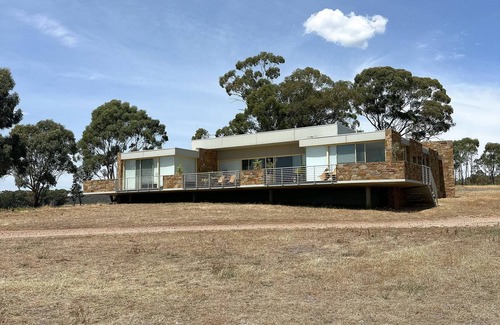 Ladys Pass House | 100 acres of Vineyard Perfection.