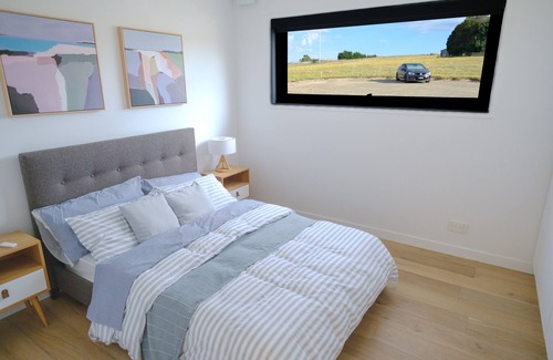 Coldstream House | 100% electric smart home on a sustainable farm
