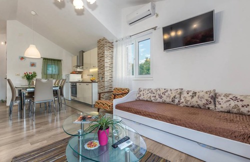 Vinisce House | 100 m² Maisonette ∙ 4 bedrooms ∙ 10 guests