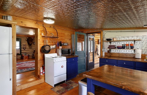 Hackensack Cabin | 100+ Remodeled Log Cabin-lake access-private dock