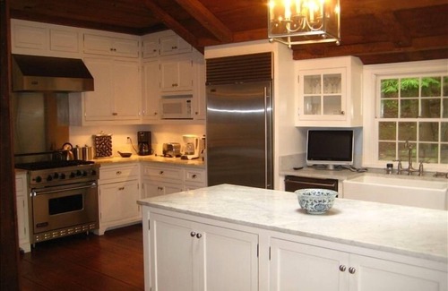 Lakeside House | 100% WASHINGTON! PoshPadsCT "SENFF ESTATE"8-BR, 2Hrs NYC, Heated Pool, Ski, BBQ