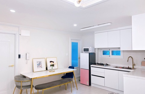 Seongsu House | 1000 sqft exclusive accommodation located 10 minutes away from Seongsu Station!