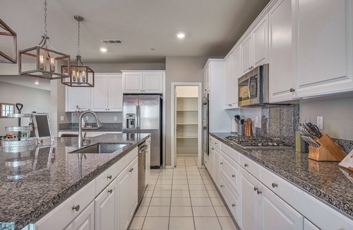 Mira Loma House | 1000MBPS Wifi★One Story Luxury 5 Bedrooms Model Home