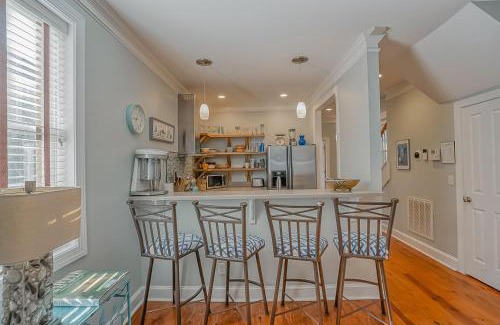 Uptown House | 1009 Calhoun Street